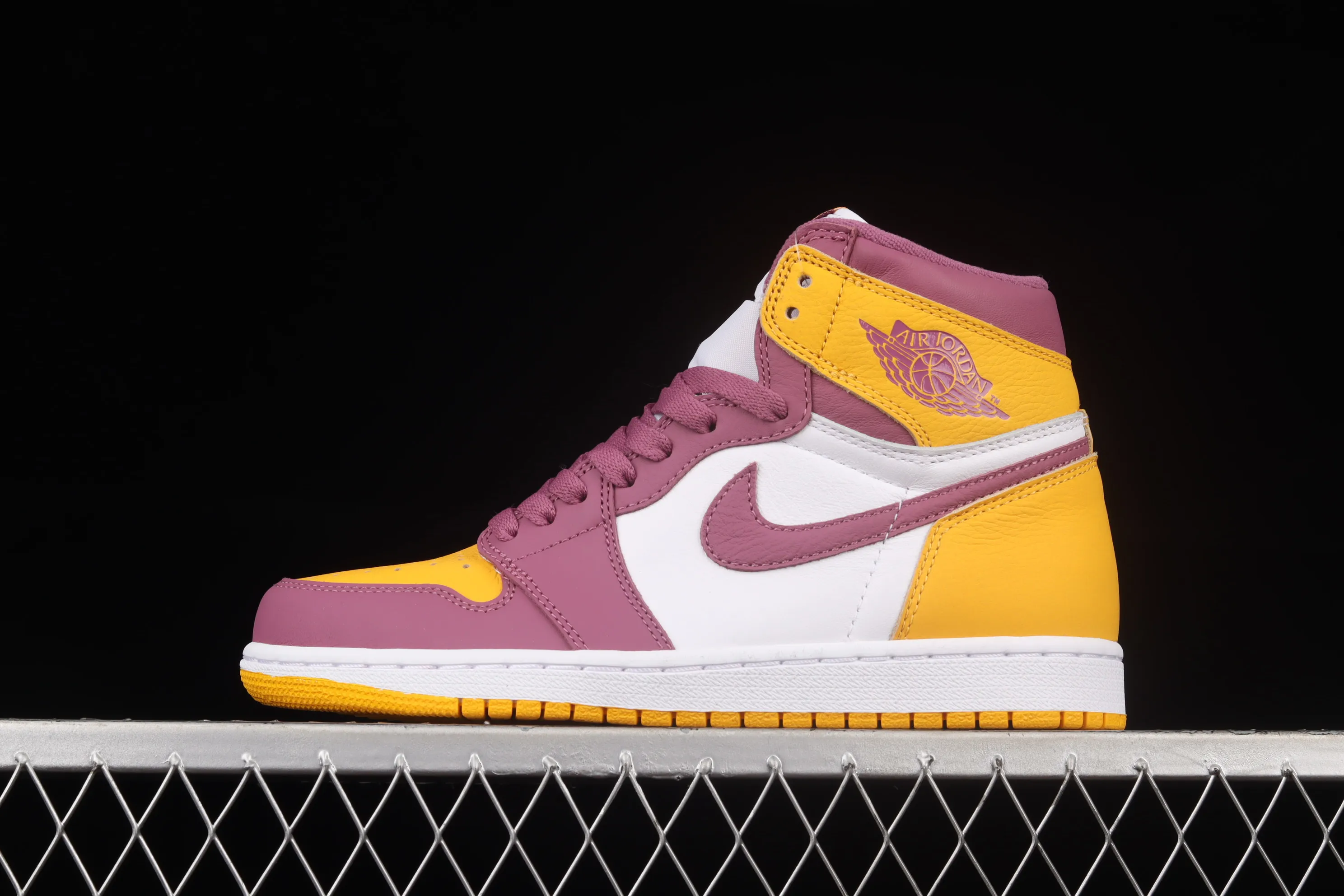 All categories Air Jordan Jordan series basketball shoes Air Jordan 1 High Pure original version Air Jordan 1 "Sail University Red" AJ1 Joe 1 White and Purple Gold Brotherhood high-top basketball shoes 555088-706